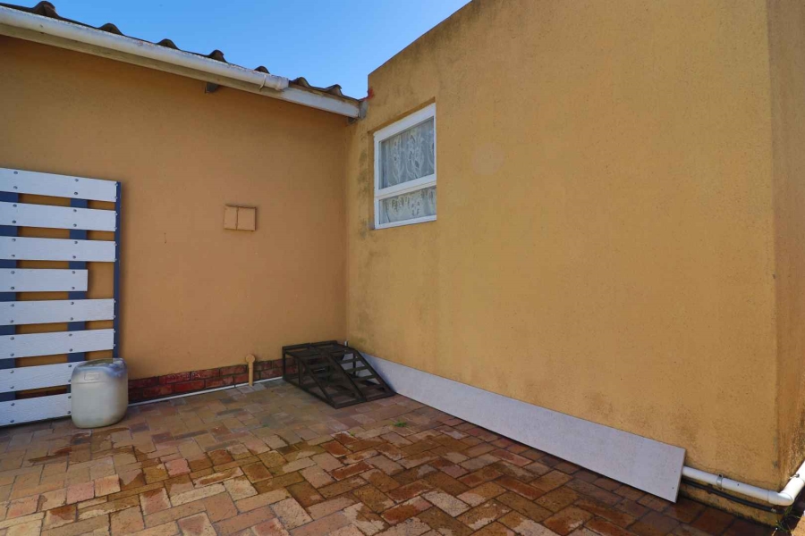 5 Bedroom Property for Sale in Sanddrift Western Cape